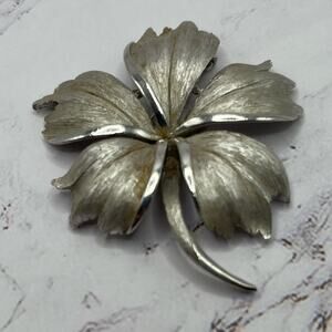 Vintage Trifari silver tone flower brooch